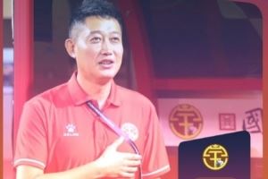 记者:前国脚王霄已接近青岛红狮足球俱乐部体育总监一职