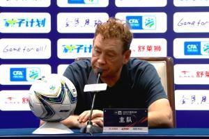 斯卢茨基:点球大战有两次机会能终结比赛 现在还沉浸在情绪当中