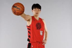 😘来认认人!开拓者17人大名单敲定:霍勒迪利拉德杨瀚森领衔!