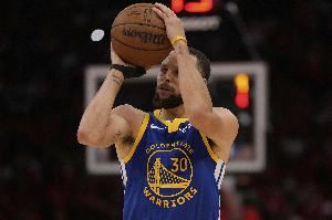  库里：不会说自己不关注进NBA得分榜前10 但争冠才是我坚持的原因