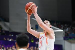  内线中流砥柱！胡金秋首节出战5分钟 4投全中拿到8分1断！
