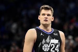 依旧香饽饽!美记:竞争对手们仍关注着凯斯勒在爵士的未来